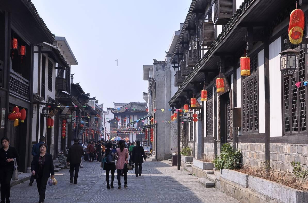 逃离废弃的建筑